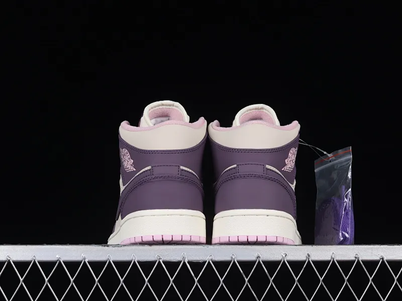 All Categories Air Jordan Jordan Series Basketball Shoes Air Jordan 1 Mid Air Jordan 1 Mid GS "Pro Purple" AJ1 Joe 1 White Purple Pink China Basketball Shoes 555112-500